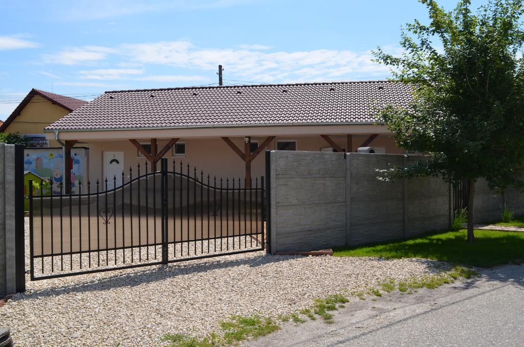 Belany Studios Veľký Meder Kültér fotó