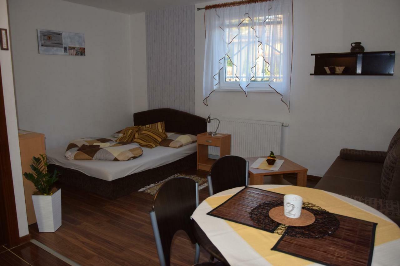Belany Studios Veľký Meder Kültér fotó