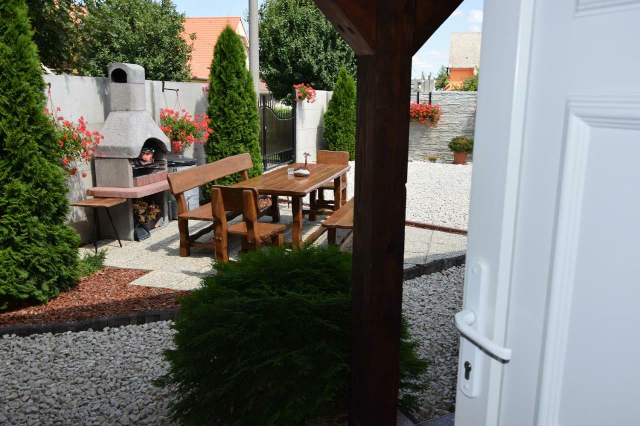 Belany Studios Veľký Meder Kültér fotó